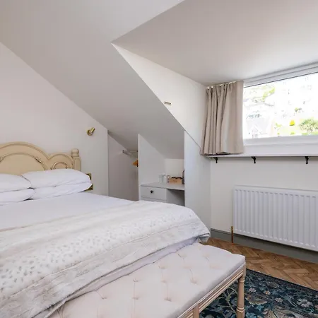The Stella Historic Llandudno Bed & Breakfast Room photo